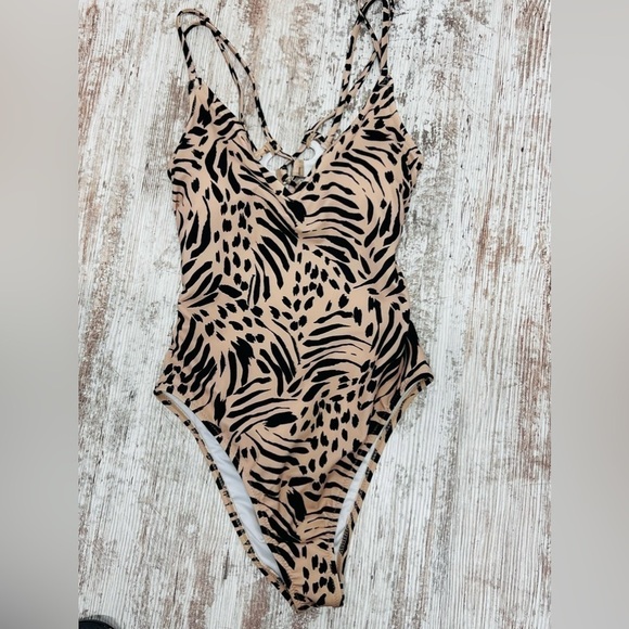 SHADE & Shore One Piece
Swimsuit - Animal Print - S-(4-6) - Picture 4 of 11